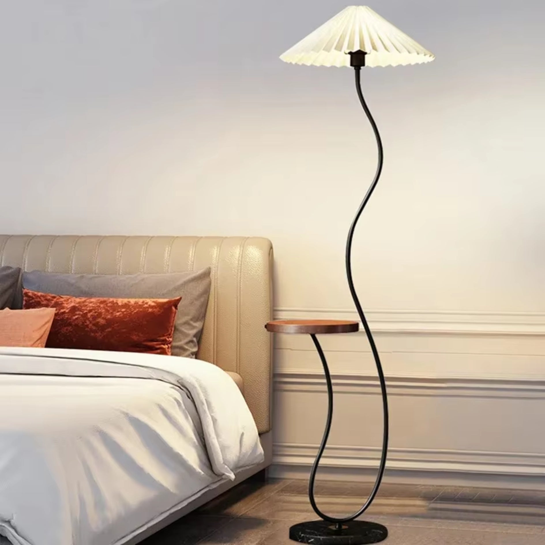 Elegant floor lamp
